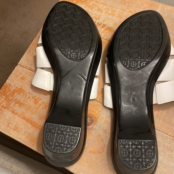 Nine and Company size 9 white sandals - Picture 4 of 4